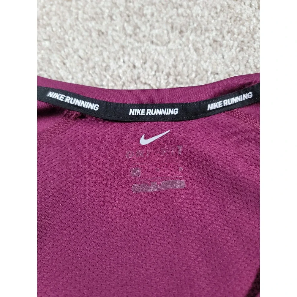 Nike Shirt Womens Medium Purple Running Reflective Swoosh Workout Lightweight